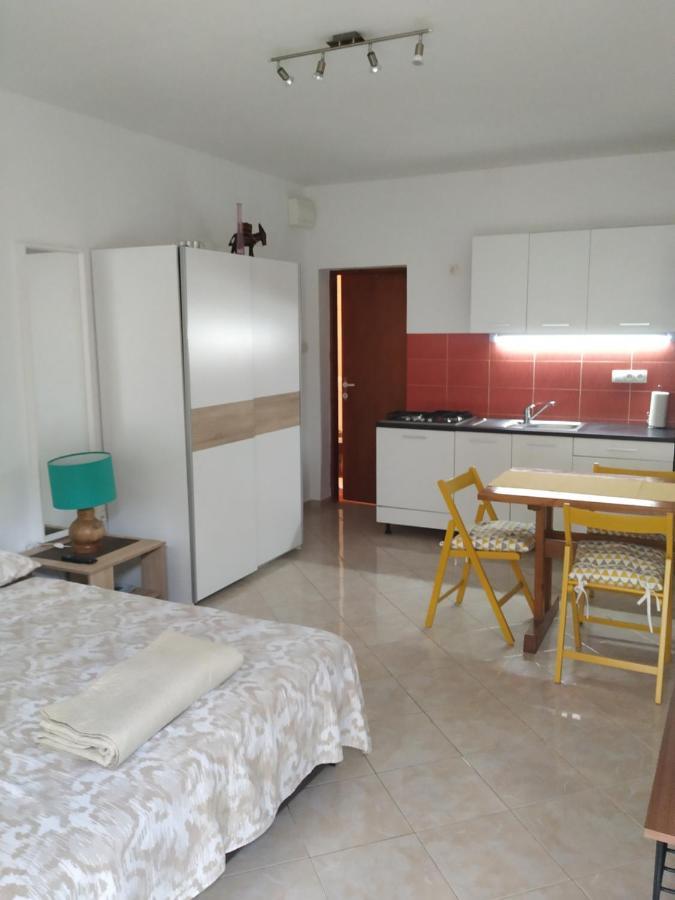 تروغير Studio Apartman Violeta II - 50M From The Beach المظهر الخارجي الصورة