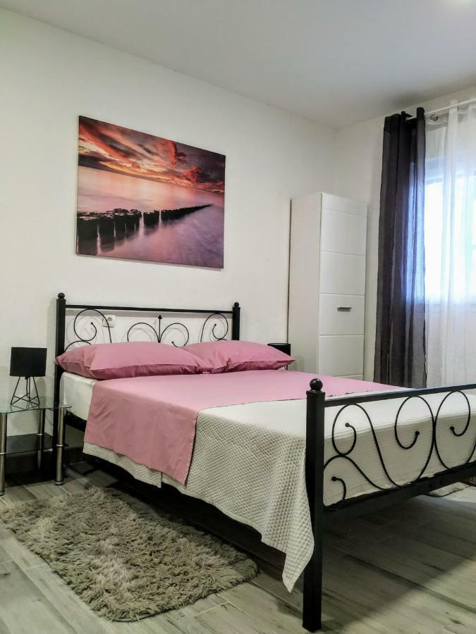تروغير Studio Apartman Violeta II - 50M From The Beach المظهر الخارجي الصورة