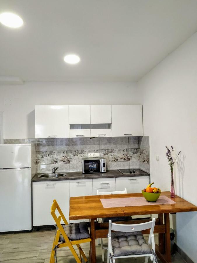 تروغير Studio Apartman Violeta II - 50M From The Beach المظهر الخارجي الصورة