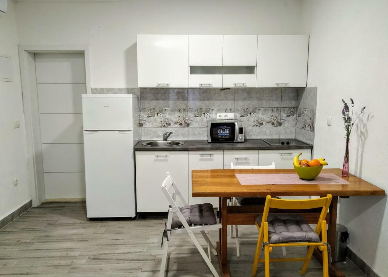 تروغير Studio Apartman Violeta II - 50M From The Beach المظهر الخارجي الصورة